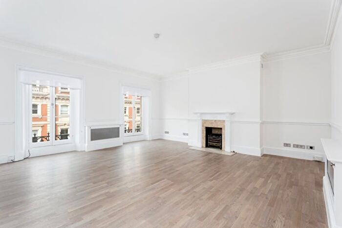 3 Bedroom Flat To Rent In Mandeville Place, London, W1U