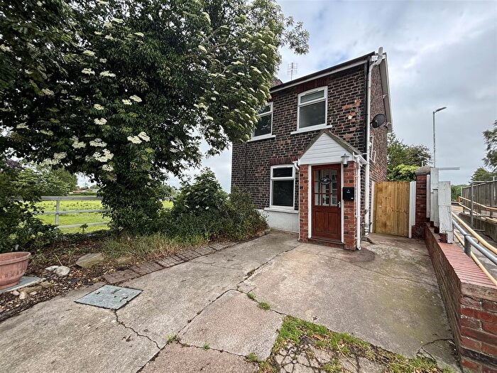 2 Bedroom Detached House For Sale In Wressle, Selby, YO8