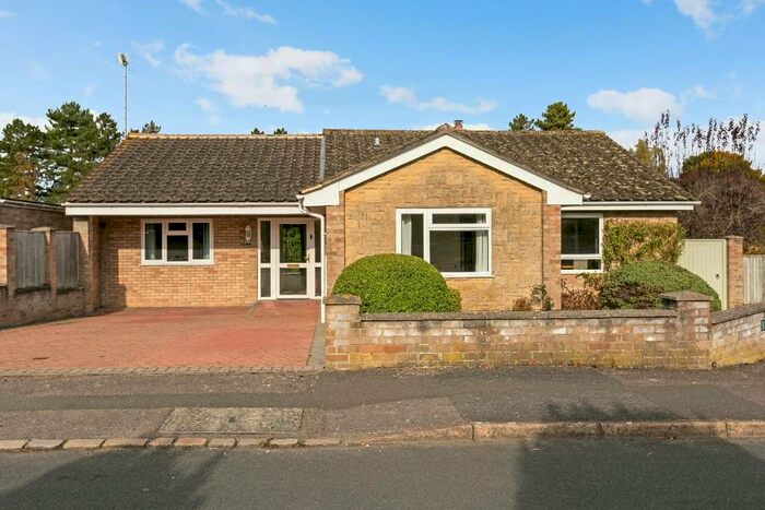 3 Bedroom Detached Bungalow To Rent In Bourne Vale, Hungerford, Berkshire, ., RG17