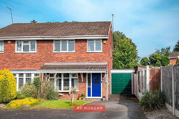 2 Bedroom Semi-Detached House For Sale In Kilburn Drive, Kingswinford, Dudley, West Midlands, DY6