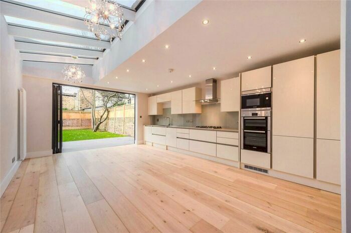 5 Bedroom Terraced House To Rent In Hornsey Road, Holloway, N7