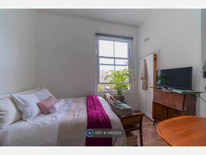 Studio To Rent In Bonner Road, London, E2