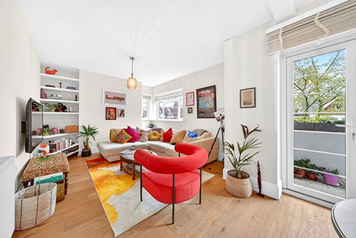 3 Bedroom Flat For Sale In Rusper Court, Clapham Road, SW9