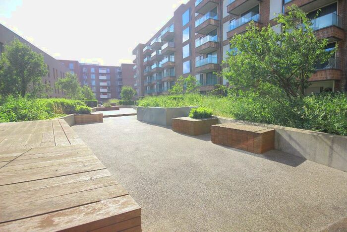 2 Bedroom Flat To Rent In Agnes George Walk, Pontoon Dock, London, E16