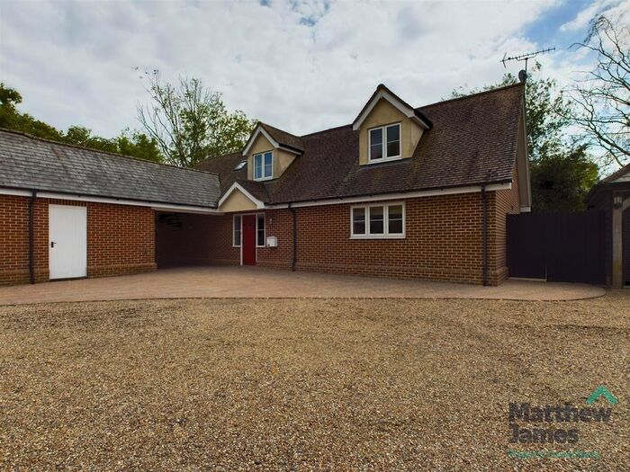 2 Bedroom Detached Bungalow To Rent In Harwich Road, Little Clacton, Clacton-On-Sea, CO16