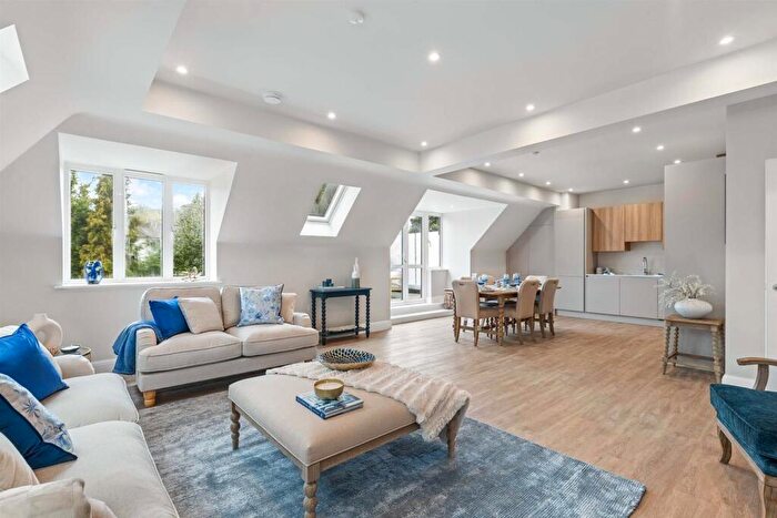 2 Bedroom Apartment For Sale In Mclaren Court, Fetcham, KT22