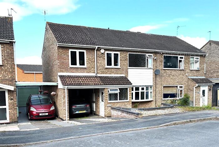 4 Bedroom Semi-Detached House For Sale In Kensington Close, Glen Parva, Leicester, LE2