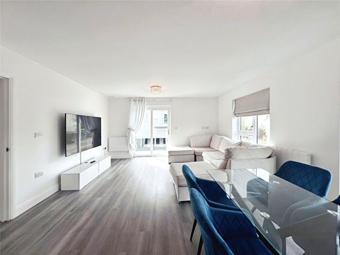 2 Bedroom Flat To Rent In Herald Gardens, Tunbridge Wells, Kent, TN2