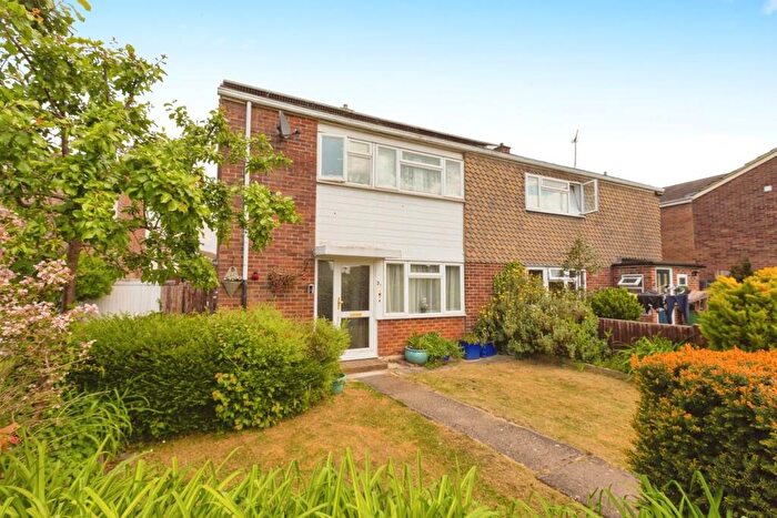 3 Bedroom Semi Detached House For Sale In Ensbury Path, Aylesbury, HP20