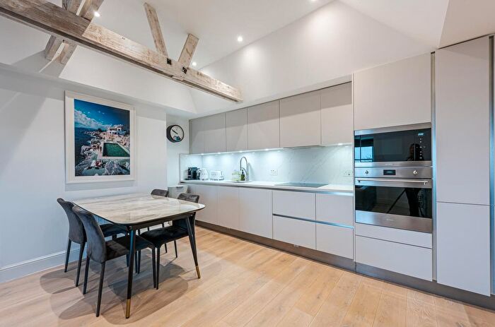 2 Bedroom Flat For Sale In Rectory Grove, London, SW4