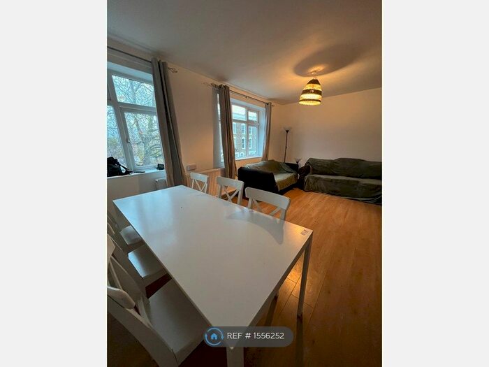 3 Bedroom Flat To Rent In Holliway, London, N19