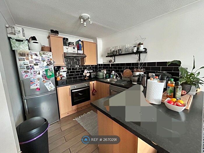 1 Bedroom Flat To Rent In Old Bath Road, Berkshire, SL3