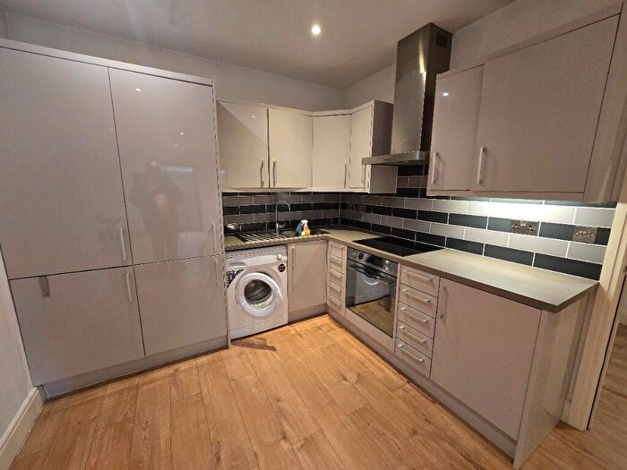 1 Bedroom Flat To Rent In High Street, Addlestone, Surrey, KT15