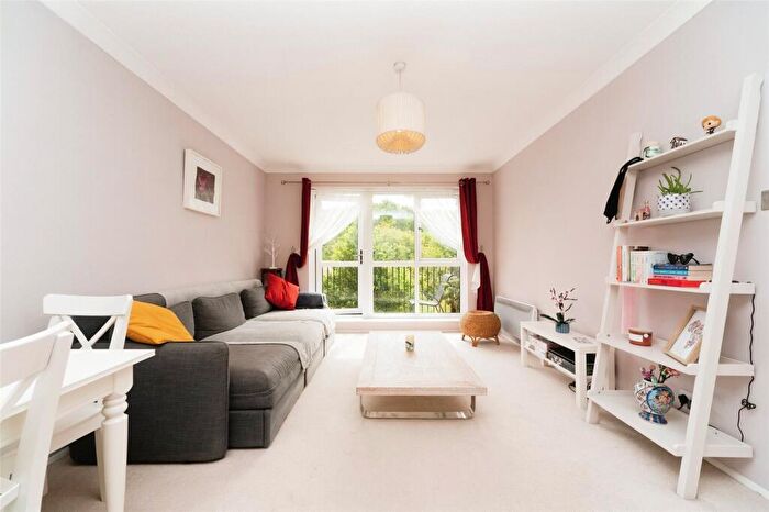 1 Bedroom Flat For Sale In Commonside Close, Sutton, SM2