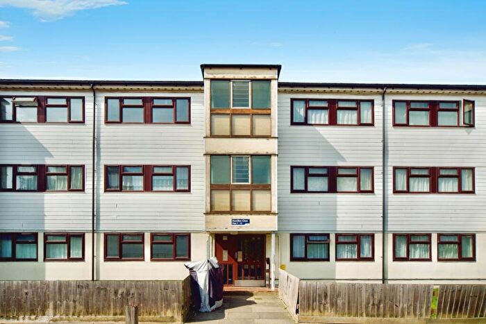 1 Bedroom Flat For Sale In Hamilton Close, London, N17
