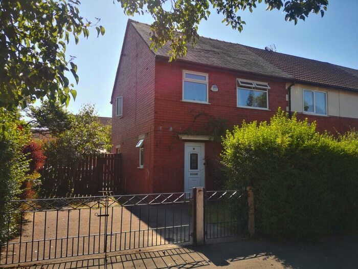 Semi-Detached House To Rent In Farley Way, Stockport, Greater Manchester, SK5