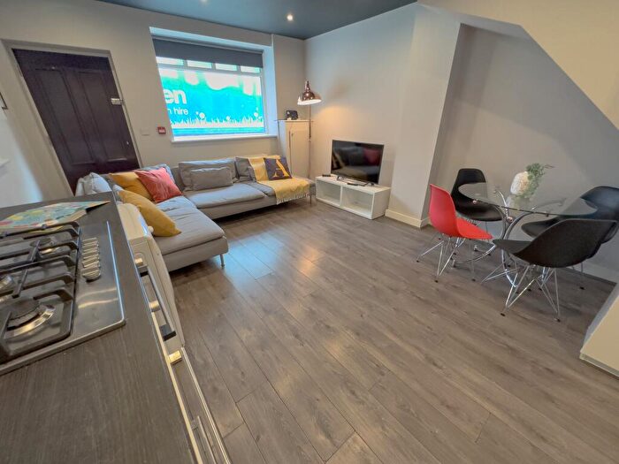 6 Bedroom Semi Detached House To Rent In Cheapside, L2