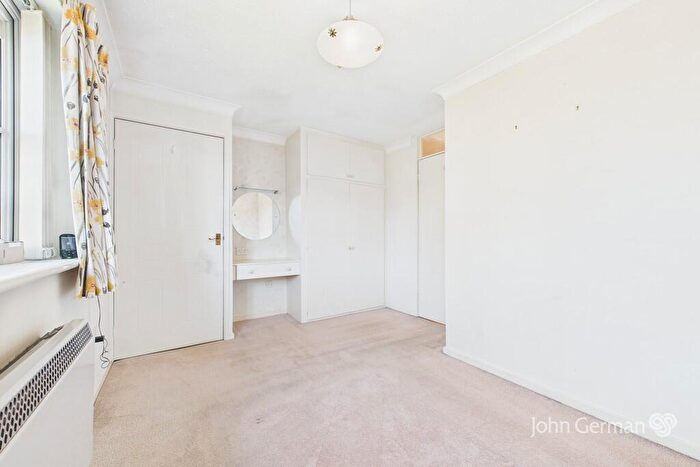 1 Bedroom Flat For Sale In Derwent Close, Burton-on-Trent, DE14