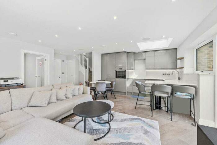 3 Bedroom House To Rent In Surbiton Hill Road, Surbiton, KT6