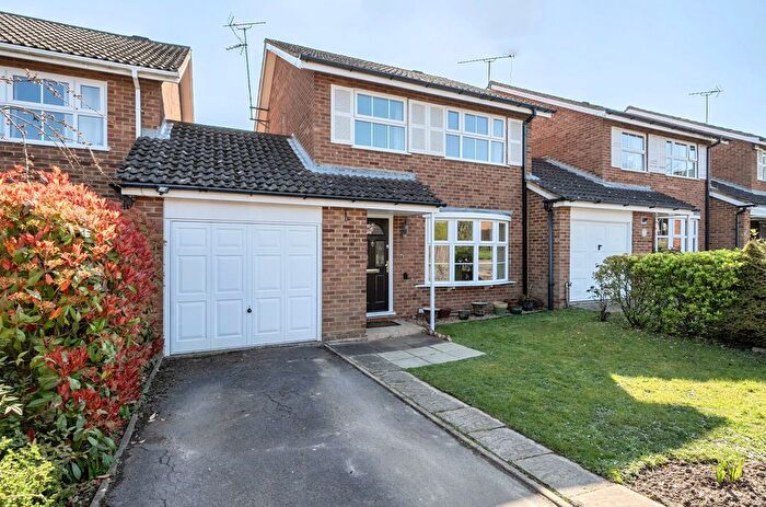 3 Bedroom Link Detached House For Sale In Ashton Road, Wokingham, Berkshire, RG41