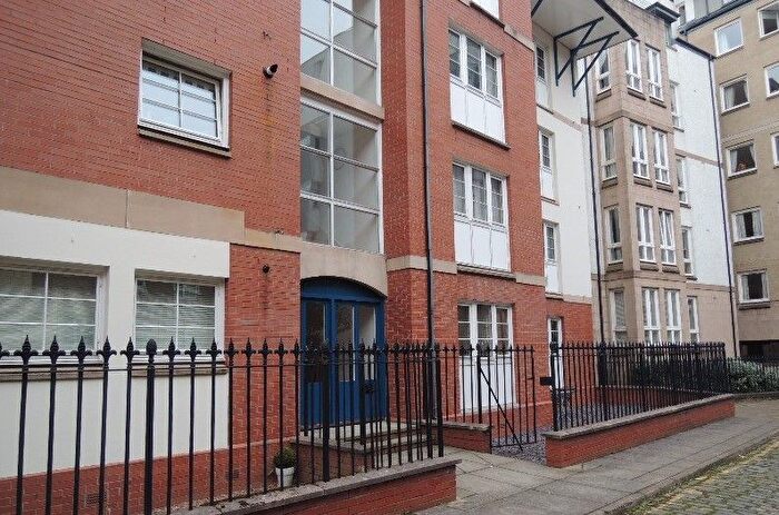 2 Bedroom Flat To Rent In East Silvermills Lane, Stockbridge, Edinburgh, EH3