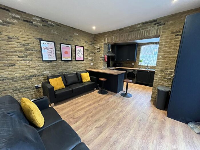 6 Bedroom House To Rent In Langdale Road, Liverpool, L15