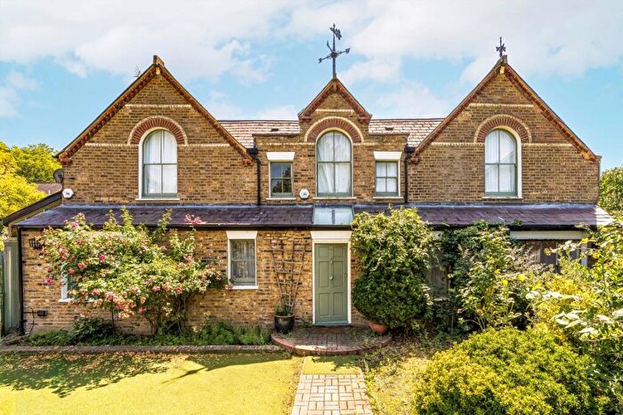 4 Bedroom Detached House To Rent In Crescent Way, Brockley, SE4