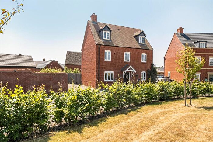 4 Bedroom Detached House For Sale In Uttoxeter Way, Towcester, NN12