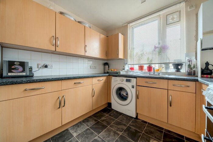 2 Bedroom Flat To Rent In Ann Street, London, SE18