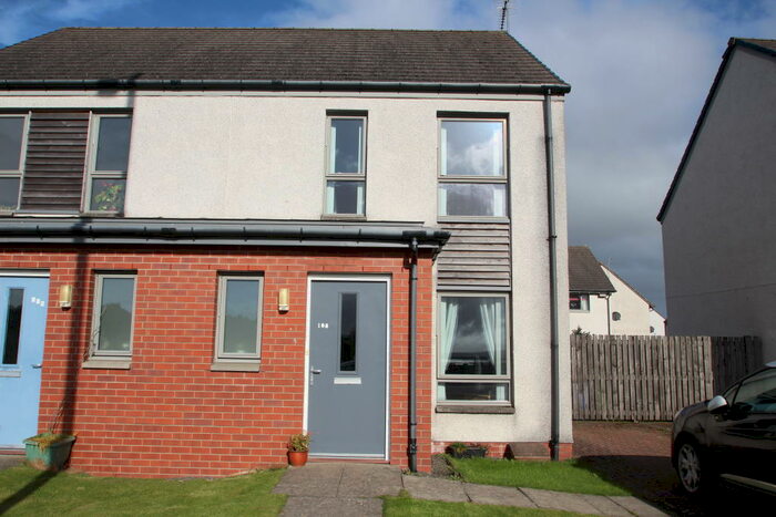 2 Bedroom House To Rent In Raploch Road, Stirling, FK8