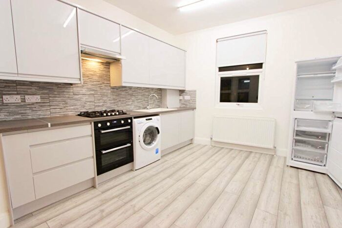 2 Bedroom Flat To Rent In Barrett's Grove, London, N16
