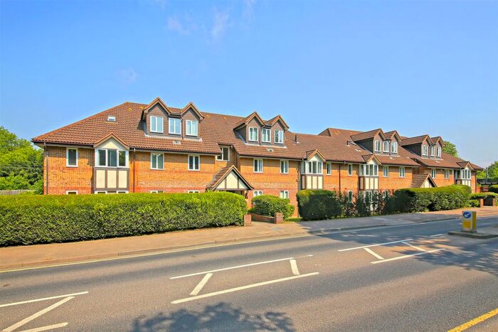 1 Bedroom Flat To Rent In Watling Street, Radlett, Hertfordshire, WD7
