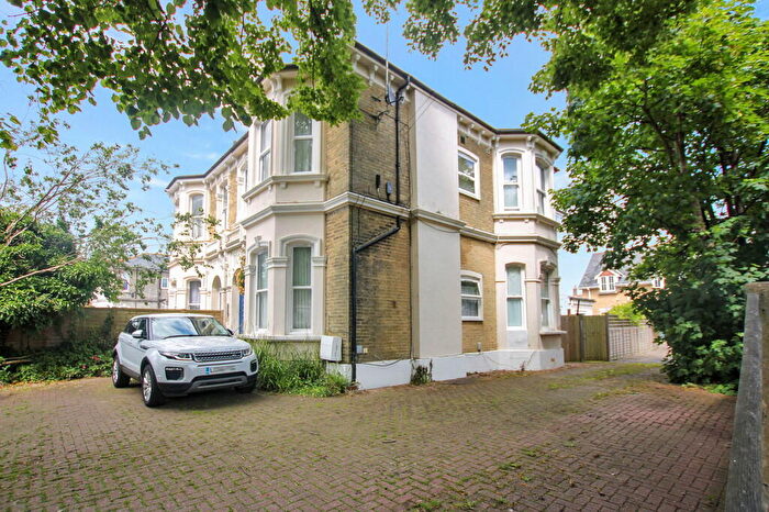 Flat To Rent In Byron Road, Worthing, BN11