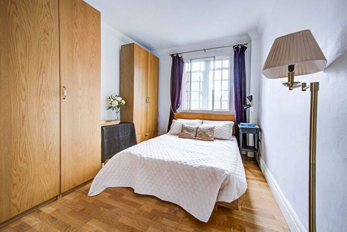1 Bedroom Flat To Rent In Pembroke Road, Kensington, London, W8