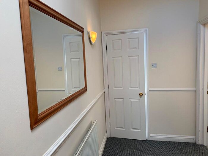 1 Bedroom Flat To Rent In Balmoral Place, Halifax, HX1