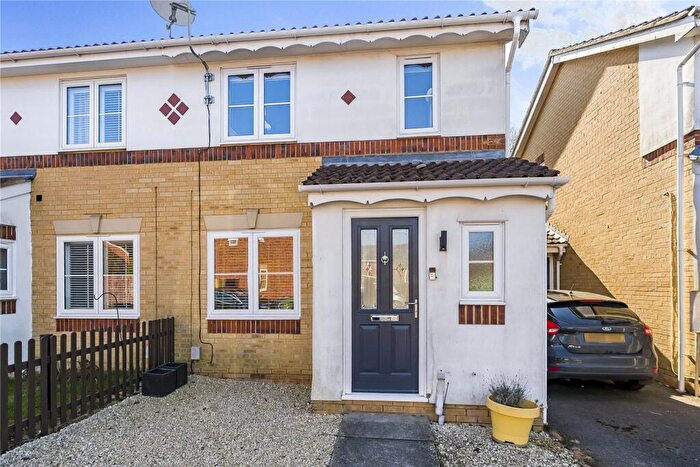 3 Bedroom Semi Detached House For Sale In Gloster Close, Ash Vale, Surrey, GU12
