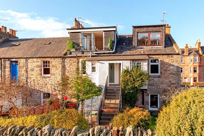 2 Bedroom Flat For Sale In Keith Row, Blackhall, Edinburgh, EH4