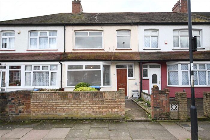 3 Bedroom Property For Sale In Sandal Road, London, N18