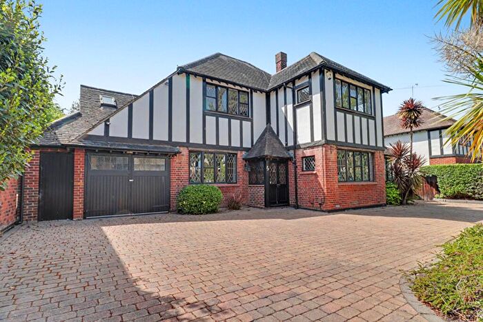 4 Bedroom Detached House For Sale In Daines Way, Thorpe Bay, SS1