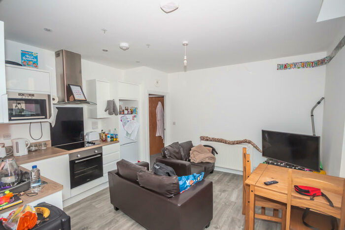 2 Bedroom Property To Rent In Amity Place, Gff, PL4