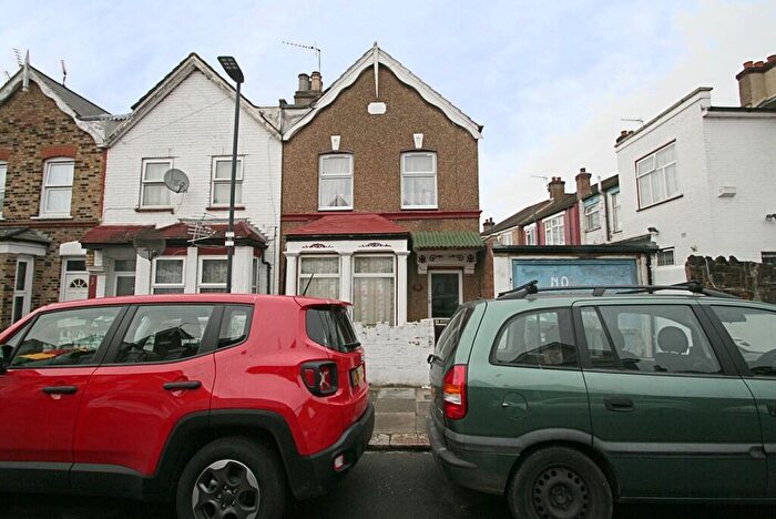 1 Bedroom Apartment To Rent In Candler Street, Tottenham, N15