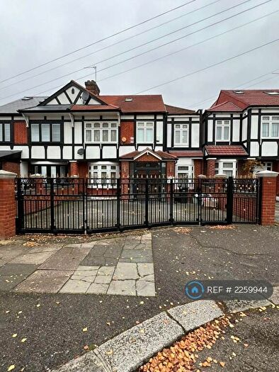 6 Bedroom Semi-Detached House To Rent In Chalgrove Crescent, Ilford, IG5