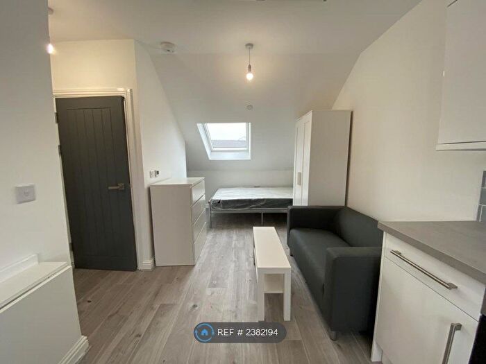 Studio To Rent In Woodville Road, Cardiff, CF24