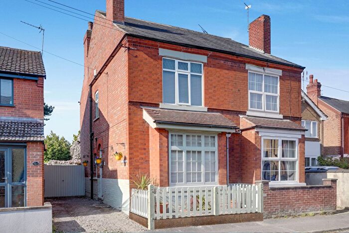3 Bedroom Semi-Detached House For Sale In Charnwood Avenue, Long Eaton, NG10