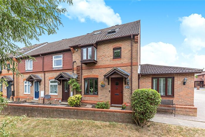 4 Bedroom End Of Terrace House For Sale In Guildford, Surrey, GU4