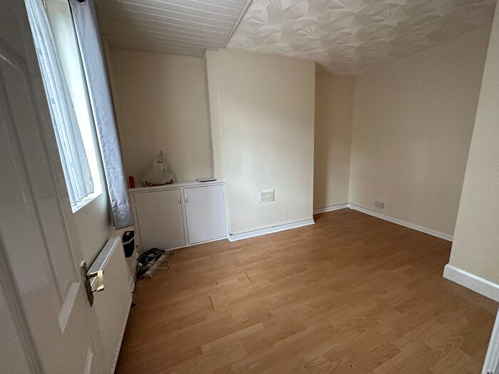 3 Bedroom Semi-Detached House To Rent In Greenford Avenue, Southall, UB1