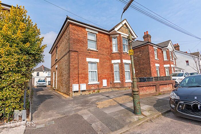 2 Bedroom Flat For Sale In Castle Road, Bournemouth, BH9