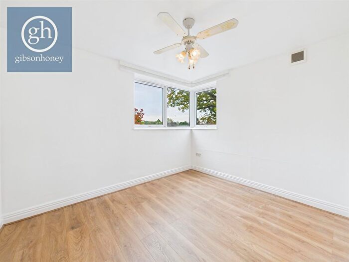 2 Bedroom Flat To Rent In Lingfield Close, Northwood, Middlesex, HA6