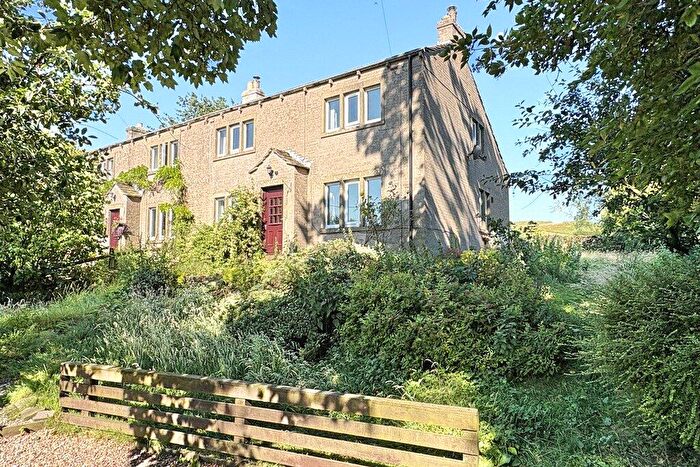 3 Bedroom Semi-Detached House For Sale In New Cottage, Winterburn, BD23