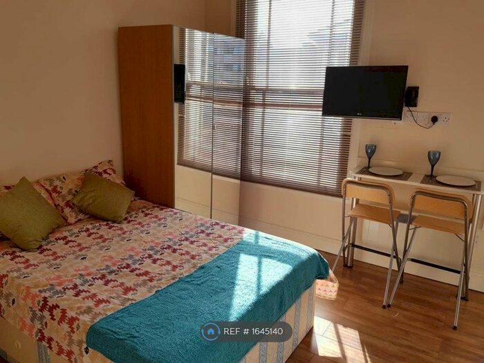 Studio To Rent In (Jt), London, N19
